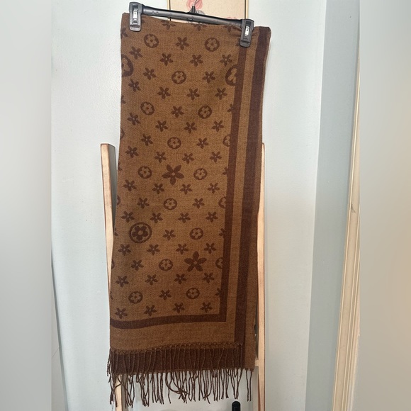 Louis Vuitton Accessories - Designer luxury scarf